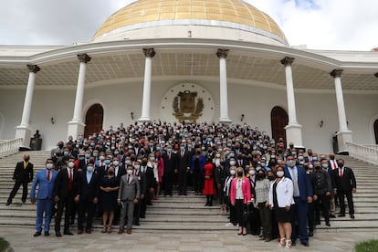 Diputados de la Asamblea Nacional venezolana en el Palacio Legislativo, en Caracas, Venezuela