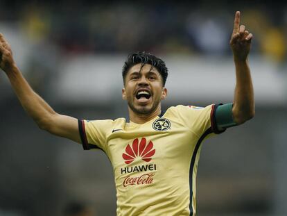 El mexicano Oribe Peralta festeja su gol contra Chivas en la liguilla.