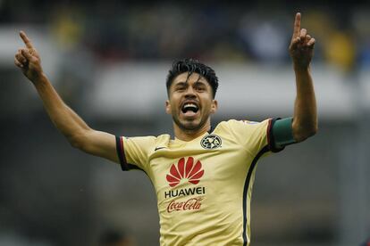 El mexicano Oribe Peralta festeja su gol contra Chivas en la liguilla.