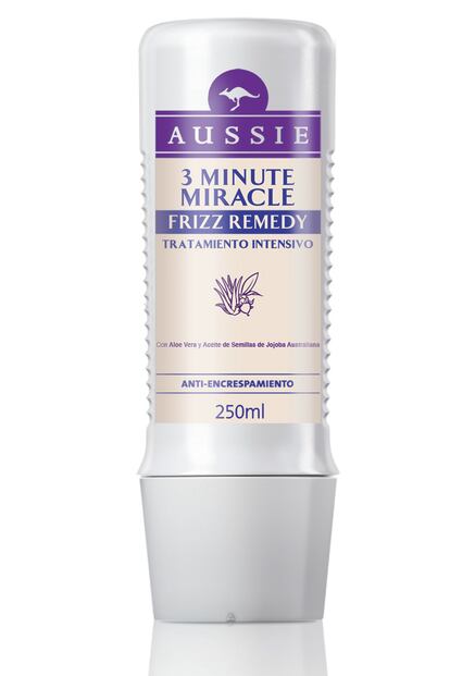 Control instantáneo para el pelo encrespado de la mano de Aussie 3 Minute Miracle Antiencrespamiento de Aussie. Se puede utilizar tan a menudo como se desee, y está formualado con aloe vera y semilla de aceite de jojoba, que calman y doman instantáneamente. Cuesta unos 9 euros.