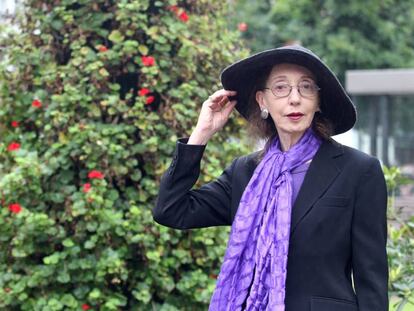 La escritora estadounidense Joyce Carol Oates, ayer en la plaza del Ensanche en Bilbao.