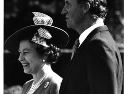 La reina Isabel II de Inglaterra y el rey Juan Carlos I, en 1988.