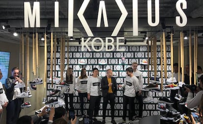 Andrés Iniesta, durante la apertura de la tienda Mikakus en Kobe.