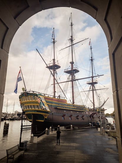 Réplica de un barco de la Compañía Neerlandesa de las Indias Orientales en el National Maritime Museum de Ámsterdam.