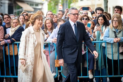 El expresidente de la Comunidad de Madrid y exalcalde de la capital Alberto Ruiz-Gallardón, junto a su esposa, María del Mar Utrera.















