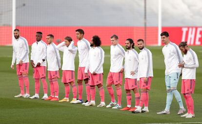 Los jugadores del Real Madrid, momentos antes del comienzo del partido.