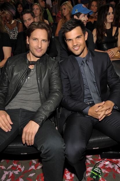 Peter Facinelli y Taylor Lautner en un momento de la gala.