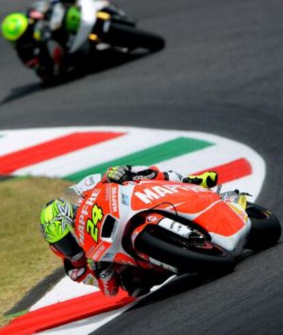 Toni Elías rueda en el circuito de Mugello.