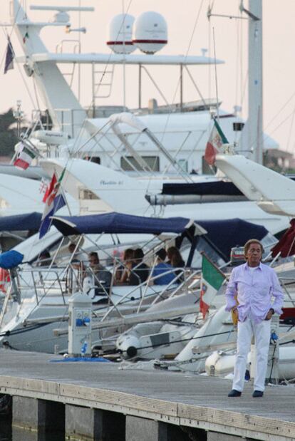 El modisto Valentino en Porto Cervo, en Cerdeña (Italia).