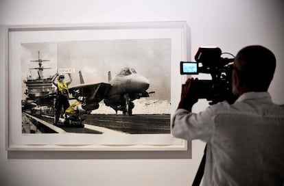 ‘Applause’, 2006. Obra de Banksy exposta na mostra ‘Guerra, capitalismo e liberdade’.