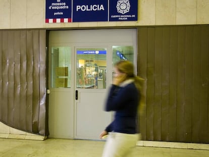 Comisaría de los Mossos y la Policía Nacional en Sants.