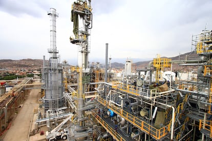 Refinería construida por Técnicas Reunidas en Cochabamba, Bolivia.