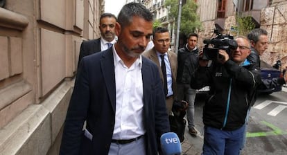 Alejandro De Pedro sale de la Audiencia Nacional.