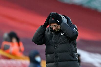 Jurgen Klopp se lamenta durante el partido entre el Liverpool y el Manchester City en Anfield el pasado domingo.