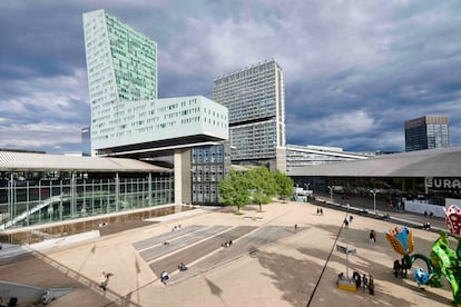 El edificio Credit-Lyonnais, diseñado por el arquitecto Christian de Portzamparc, en el distrito Euralille de Lille.