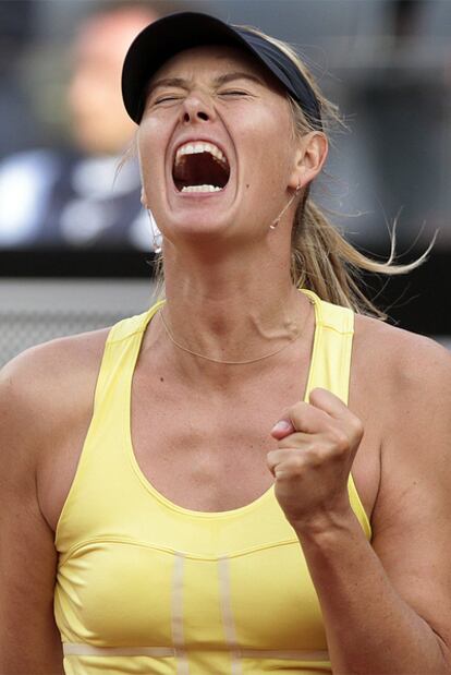 Sharapova celebra el triunfo sobre Stosur.