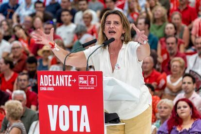 La vicepresidenta tercera, Teresa Ribera, durante su intervención en el cierre de campaña del PSOE en Getafe. 