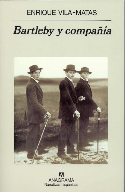 ‘Bartleby e companhia’ é o equivalente literário de 'Isto não é um cachimbo' de Magritte. Sob a aparência de uma ficção elegante narrada por um leitor corcunda sem o menor sucesso com as mulheres, o livro de Vila-Matas é uma longa e sutil meditação sobre o sentido da literatura, elaborada a partir de autores que se negaram (como o Bartleby de Melville) a praticar o ato de escrever. Como 'Pierre Menard, autor do Quixote', de Borges, e 'O jogo da amarelinha', de Cortázar, ‘Bartleby e companhia’ marca uma nova vitória na longa batalha contra a tradicional autoridade do escritor. / ALBERTO MANGUEL