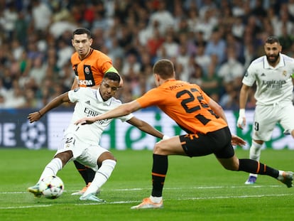 Rodrygo marca el 1-0 al Shakhtar el miércoles en el Bernabéu.