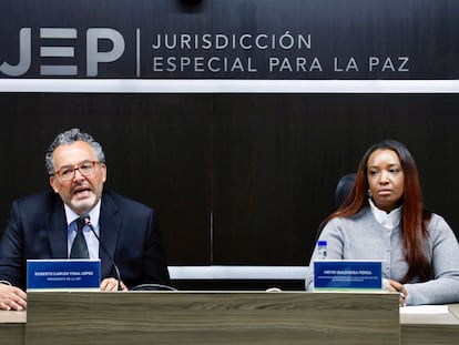 Roberto Vidal, presidente de la JEP, habla durante una rueda de prensa en noviembre de 2023.