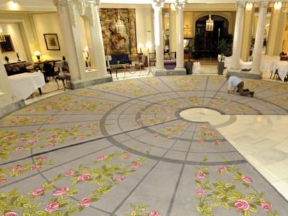 El dise&ntilde;o de la alfombra reci&eacute;n instalada en el Palace replica la ic&oacute;nica c&uacute;pula estilo art nouveau de 1912 que cubre el restaurante principal del hotel.