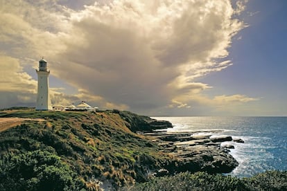 Posiblemente, no exista mejor ubicación para un faro que una bahía llamada Disaster (Desastre). El de Green Cape, en Nueva Gales del Sur (Australia), ha sido testigo de muchos naufragios, como el del vapor Ly-ee Moon, que encalló en 1886.