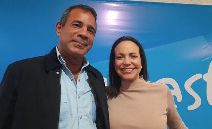 Emill Brandt Ulloa y María Corina Machado.