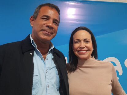 Emill Brandt Ulloa y María Corina Machado.