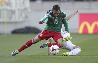 El mexicano Paul Aguilar durante el partido disputado en Nueva Zelanda