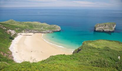 Playa de Ballota, cerca de Llanes (Asturias).