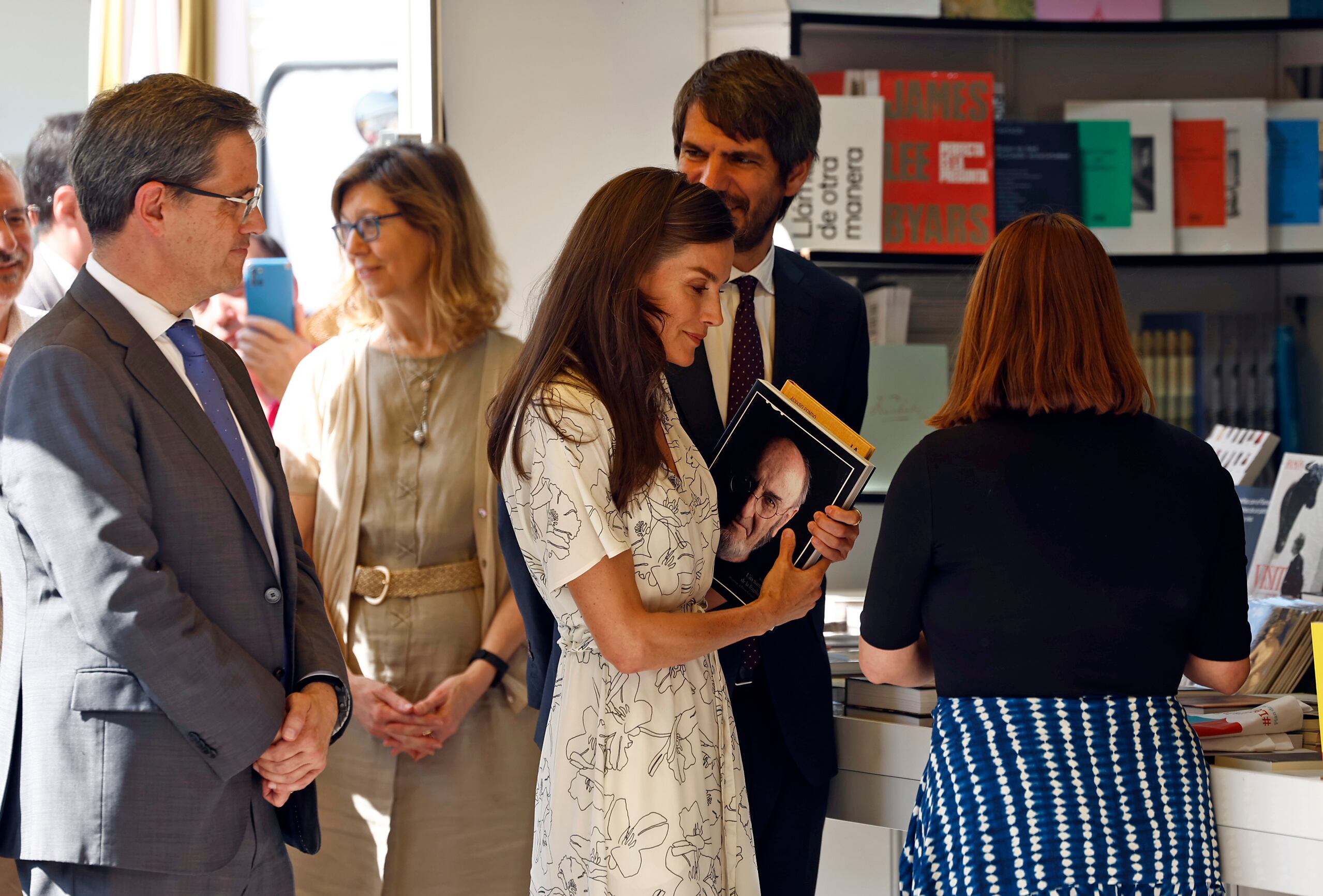 La reina Letizia inaugura la Feria del Libro de Madrid