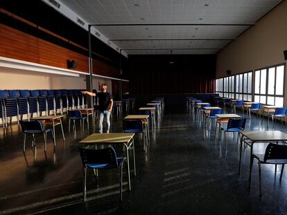 The principal of the Pio XII school in Valencia in a school hall that has been converted into a classroom.