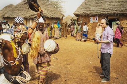 Residente durante uno de sus viajes en Dagomba, Africa.