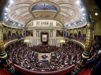 Vista del hemiciclo mientras el presidente del Gobierno en funciones, Pedro Sánchez intervenía en la primera jornada del debate de investidura.