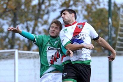 Un momento del partido Guijuelo-Sestao River, el domingo.