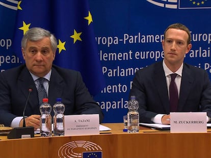 Mark Zuckerberg (à esquerda) junto com o presidente do Parlamento Europeu