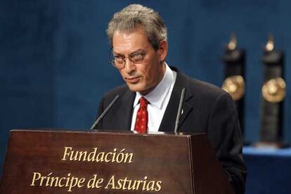 El novelista, poeta,  guionista y premio de las Letras, Paul Auster ha sido el encargado de hablar en nombre del resto de galardonados para subrayar que el valor del arte en cualquiera de sus diversas expresiones reside en su "inutilidad".