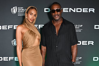 Sabrina Dhowre e Idris Elba asisten en una campaña de la Copa Mundial de Rugby 2023 en el Palais De Tokyo, el 7 de septiembre de 2023 en París, Francia.