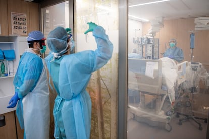 Profesionales, en el hospital Clínic de Barcelona.