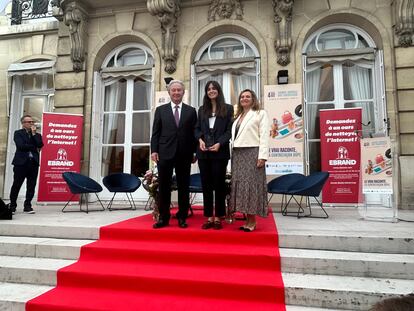 En la imagen, de izquierda a derecha:
Christian Peugeot, presidente de UNIFAB; Marta Reyes, Vocal Asesora en la Unidad de Apoyo a Dirección de la OEPM; Delphine Safarti-Sobreira, presidenta del GACG y directora de UNIFAB.