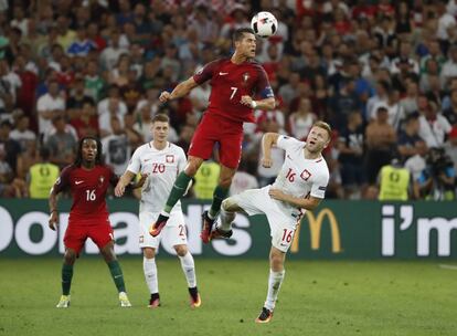 Cristiano Ronaldo en una acción del partido frente a Polonia.
 

















