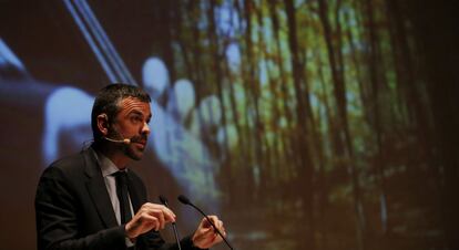 El consejero de Cultura, Santi Vila durante la conferencia que ha impartido en el Palau de la M&uacute;sica.