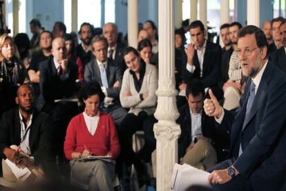 Mariano Rajoy durante su encuentro con más de 100 representantes de las pequeñas y medianas empresas.
