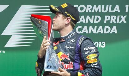 Vettel besa el trofeo del Gran Premio de Canadá
