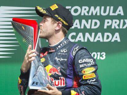 Vettel besa el trofeo del Gran Premio de Canadá