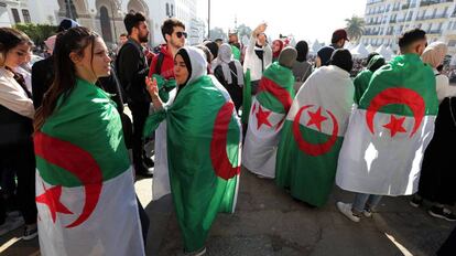 Protesta de estudiantes argelinos contra Bouteflika. 