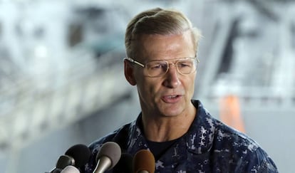 Joseph Aucoin, comandante de la S&eacute;ptima Flota, en una rueda de prensa el 18 de junio.