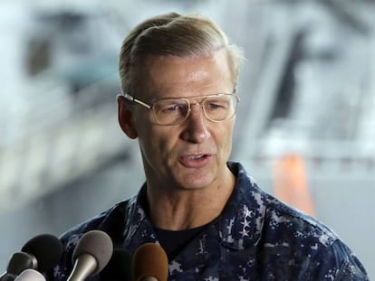 Joseph Aucoin, comandante de la S&eacute;ptima Flota, en una rueda de prensa el 18 de junio.