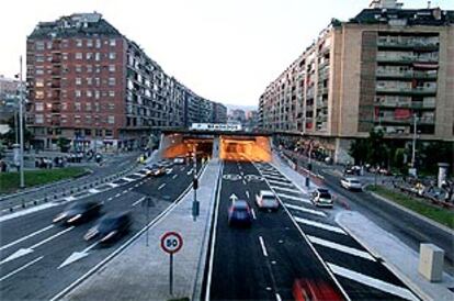 Imagen de la boca sur del túnel de la Ronda del Mig, ayer, pocos minutos después de su apertura al tráfico.