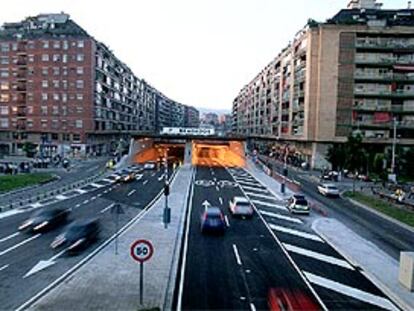 Imagen de la boca sur del túnel de la Ronda del Mig, ayer, pocos minutos después de su apertura al tráfico.